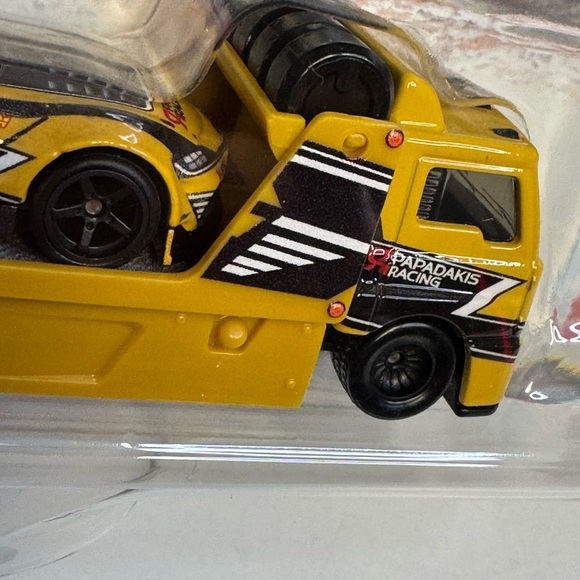 Hot Wheels Team Transport ’20 TOYOTA GR SUPRA & FLEET STREET #86 - Picture 6 of 9